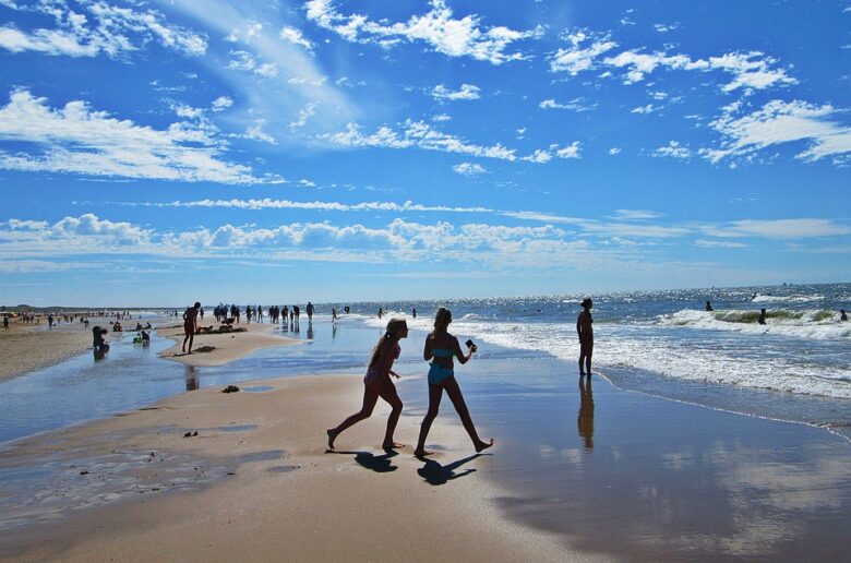Nederlanders zijn zeer tevreden over de Noordzeekust. Dat blijkt uit een onderzoek van de ANWB onder ruim 3.600 leden, die het afgelopen jaar de kust bezochten.